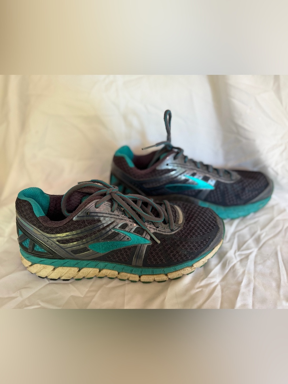 Brooks Women's Teal and Dark Blue Running Sneakers Size 9.5